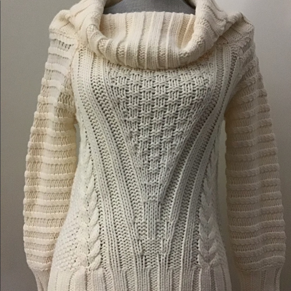 H&M Sweater - Picture 2 of 6
